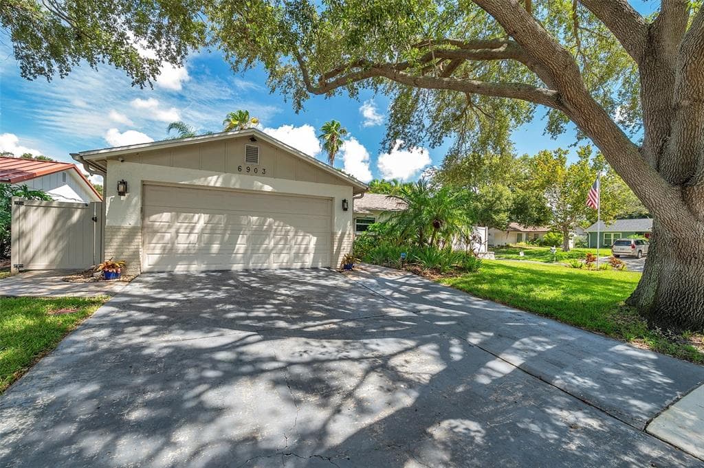 6903 BUHRLEY TERRACE N ST PETERSBURG, FL 33709