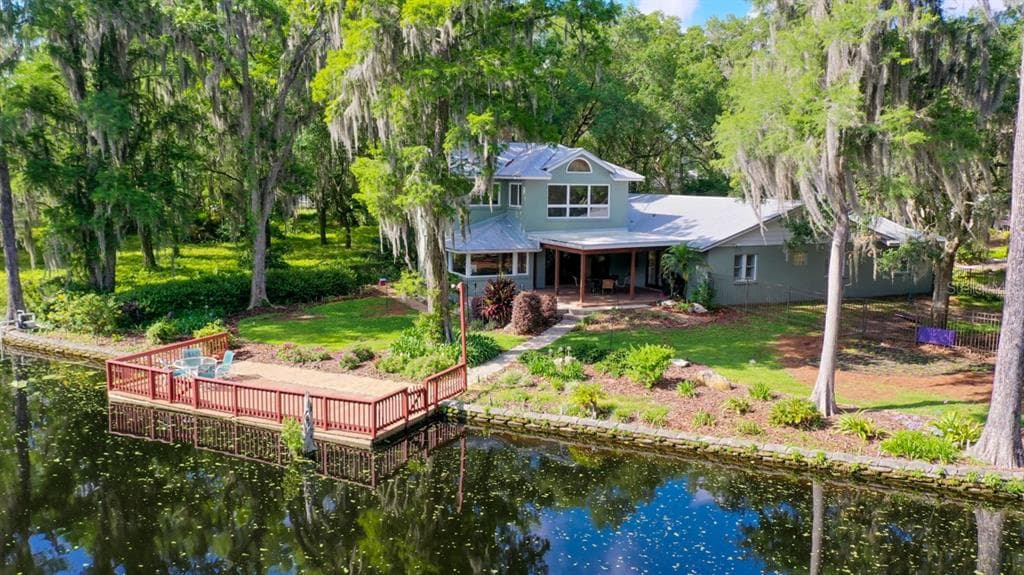 805 PYRAMID DRIVE TEMPLE TERRACE, FL 33617