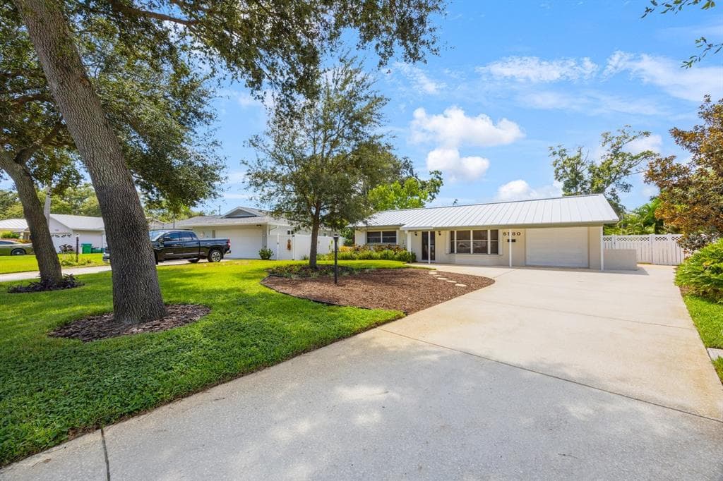 5580 43RD AVENUE N ST PETERSBURG, FL 33709