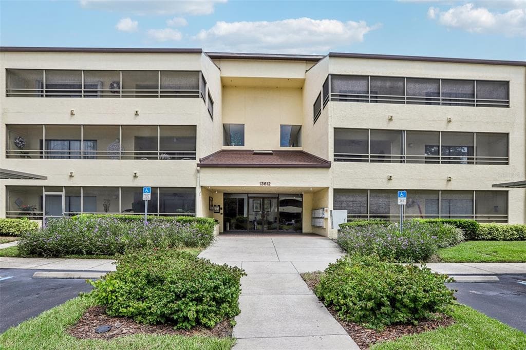 13612 S VILLAGE DRIVE UNIT 5206 TAMPA, FL 33618