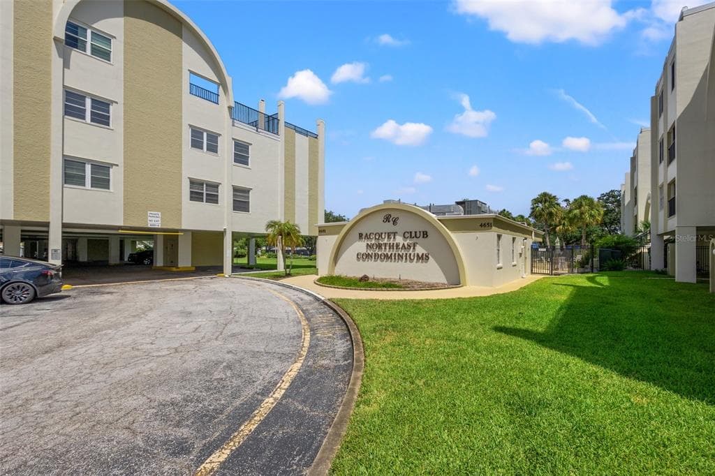 4681 1ST STREET NE UNIT 211 ST PETERSBURG, FL 33703