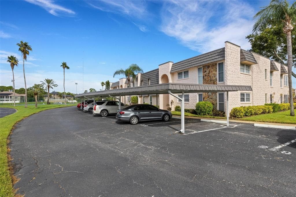 220 ELMWOOD CIRCLE UNIT 220 SEMINOLE, FL 33777