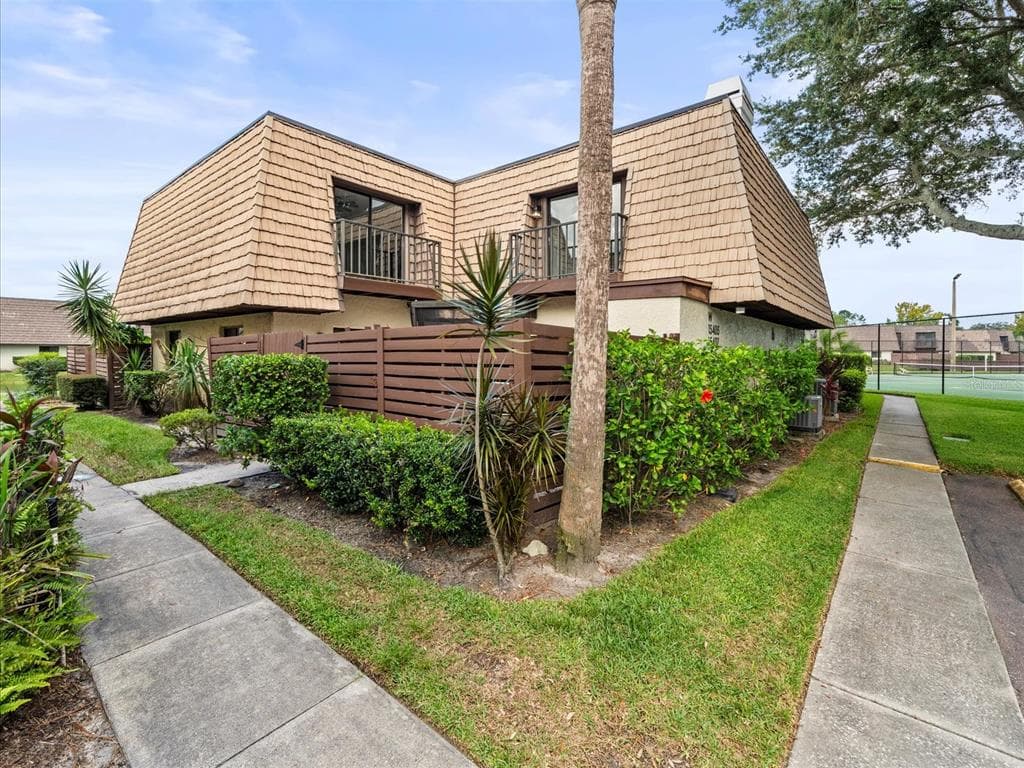 15407 W POND WOODS DRIVE UNIT 15407 TAMPA, FL 33618