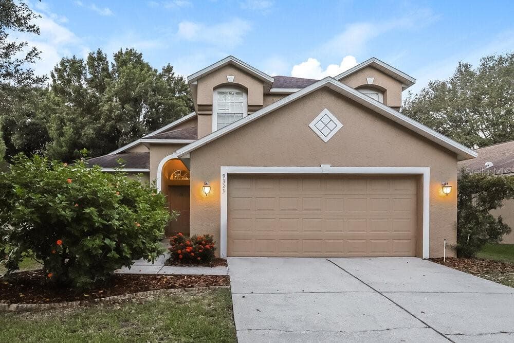 9323 HIDDEN WATER CIRCLE RIVERVIEW, FL 33578