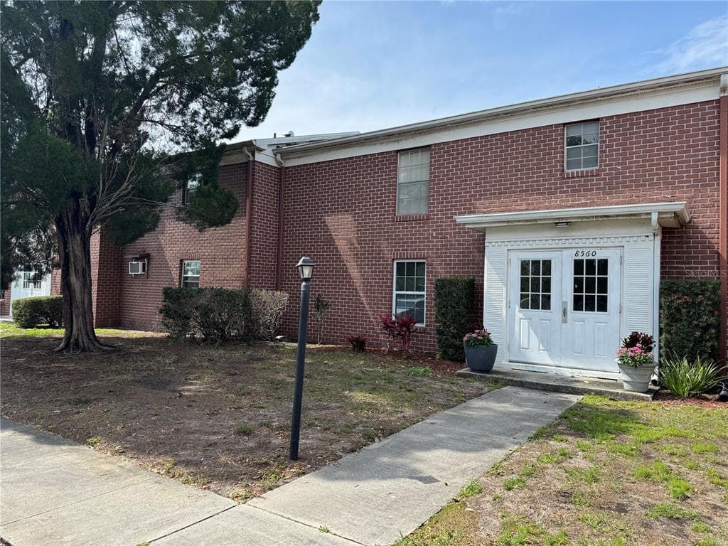 8560 9TH WAY N UNIT A ST PETERSBURG, FL 33702