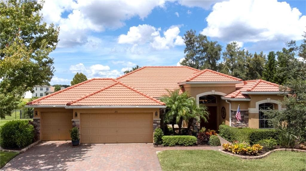 216 ROYAL BONNET DRIVE APOLLO BEACH, FL 33572