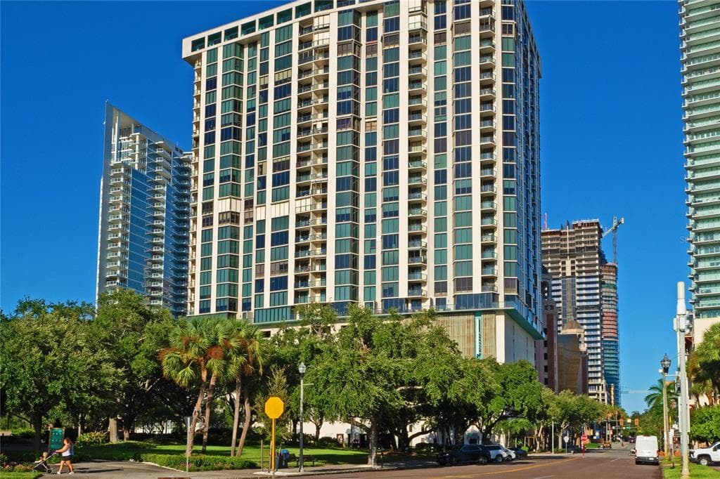 1 BEACH DRIVE SE UNIT 2111 ST PETERSBURG, FL 33701