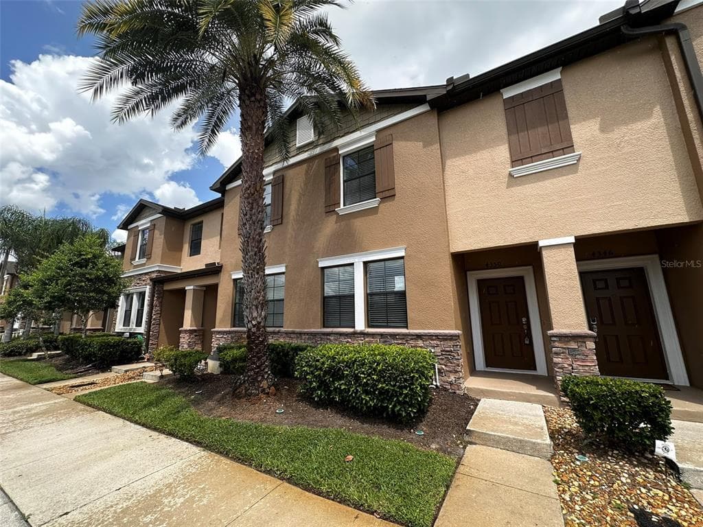 4350 FENNWOOD COURT WESLEY CHAPEL, FL 33543
