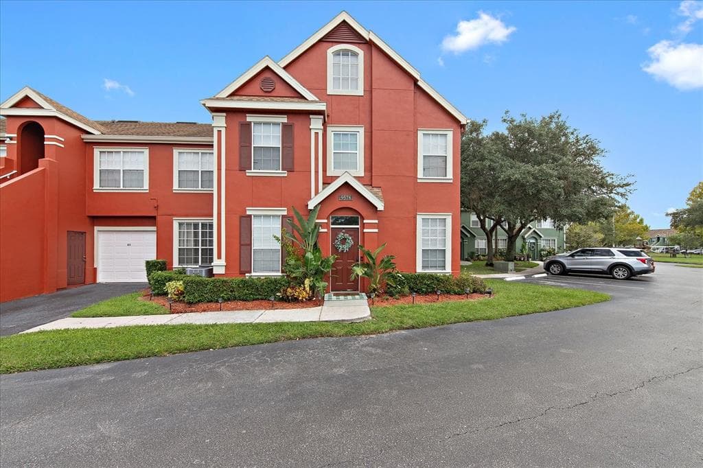 9578 LAKE CHASE ISLAND WAY UNIT 9578 TAMPA, FL 33626