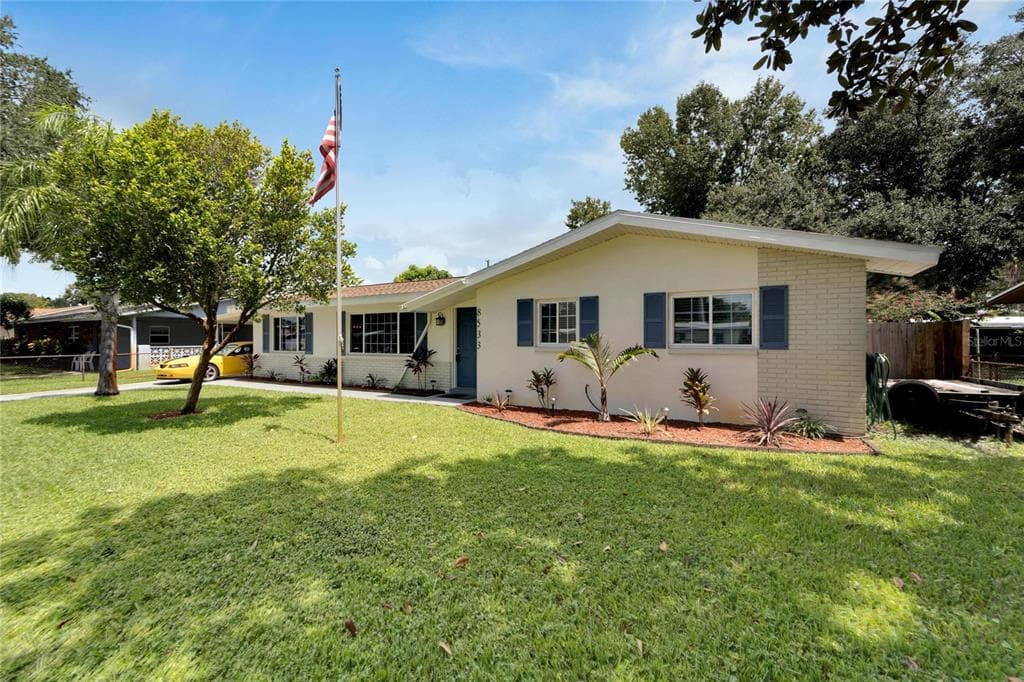 8533 ROBIN ROAD SEMINOLE, FL 33777