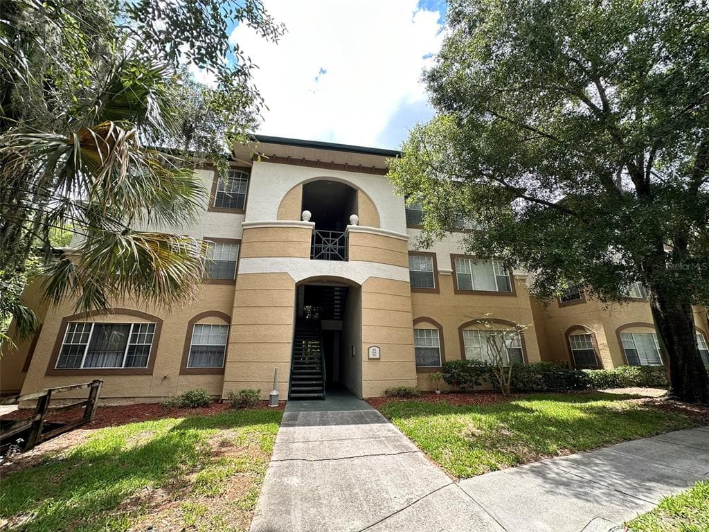 17112 CARRINGTON PARK DRIVE UNIT 906 TAMPA, FL 33647