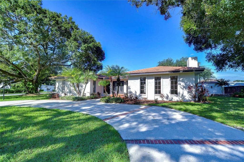 7802 N RIVER SHORE DRIVE TAMPA, FL 33604