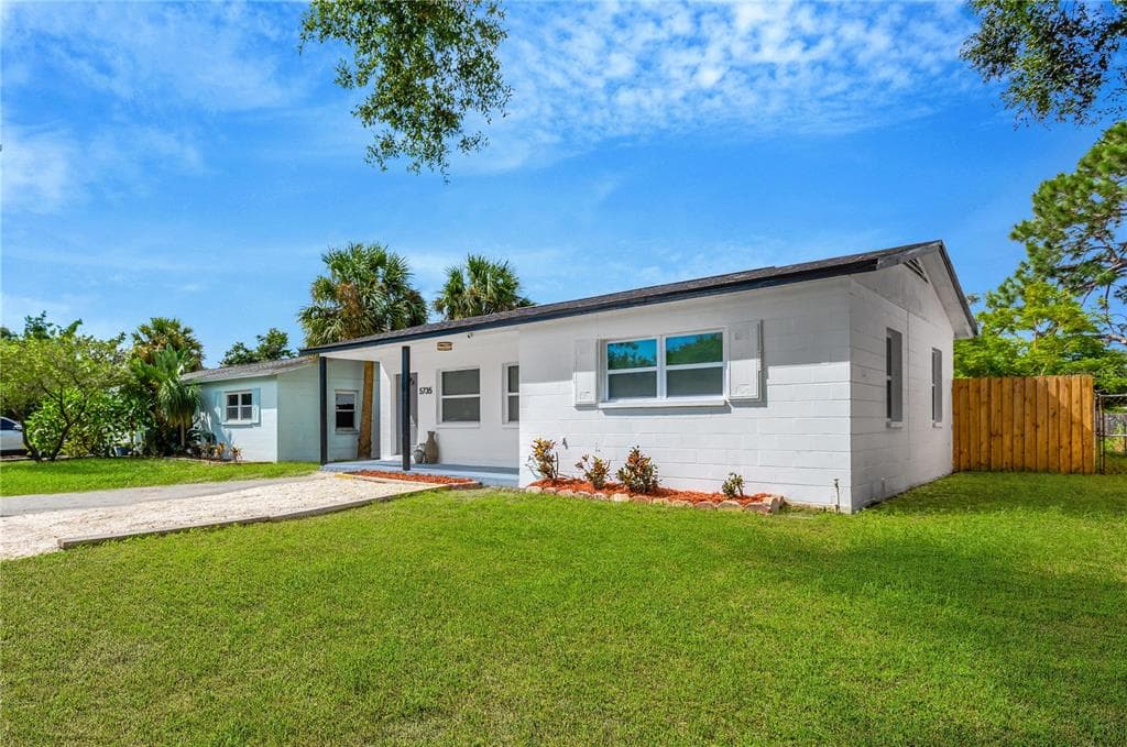 5735 BURLINGTON AVENUE N ST PETERSBURG, FL 33710