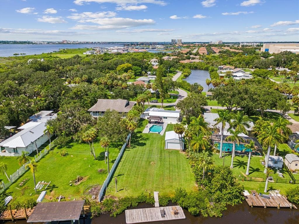 352 HIGHLAND SHORES DRIVE ELLENTON, FL 34222
