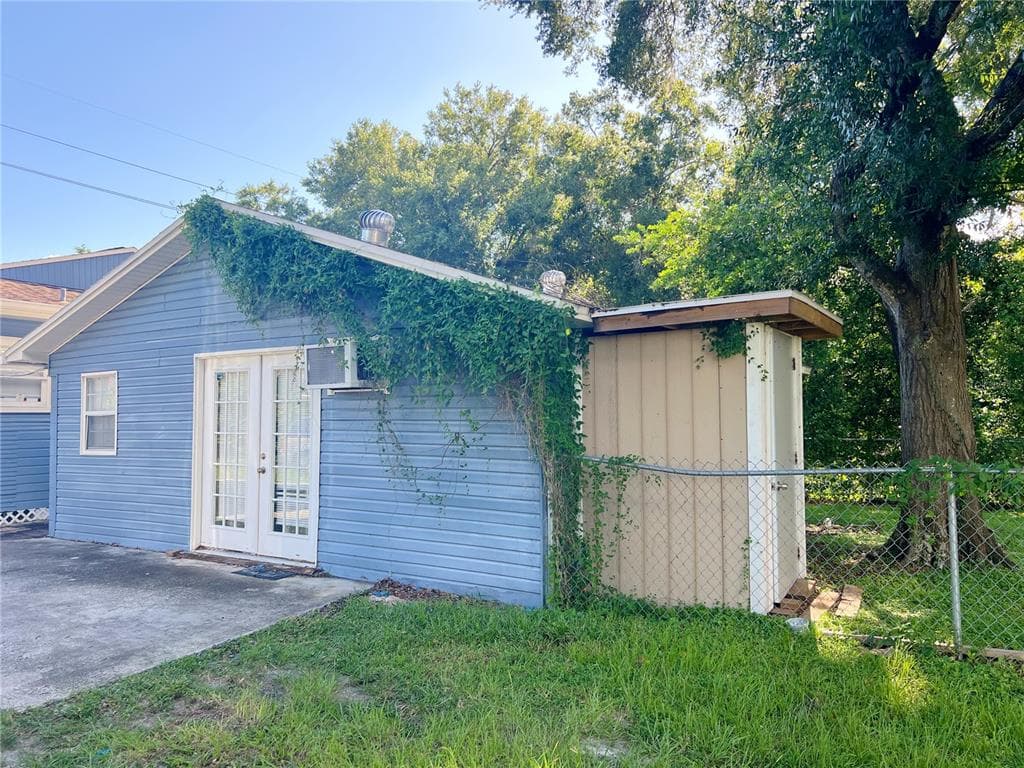 101 W FLORA TAMPA, FL 33604