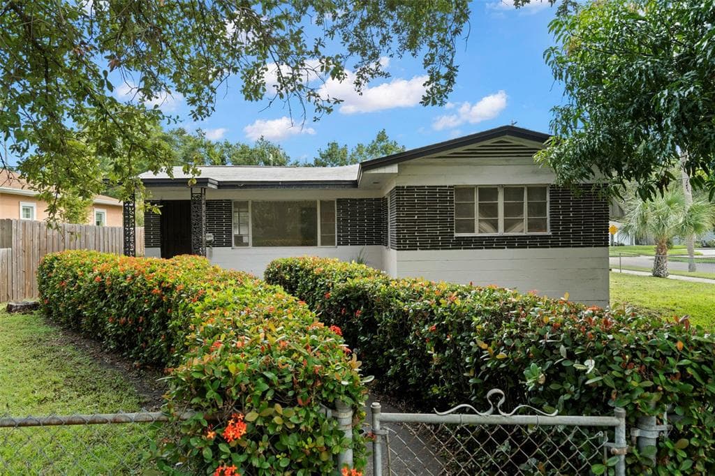 1230 22 AVENUE S ST PETERSBURG, FL 33705