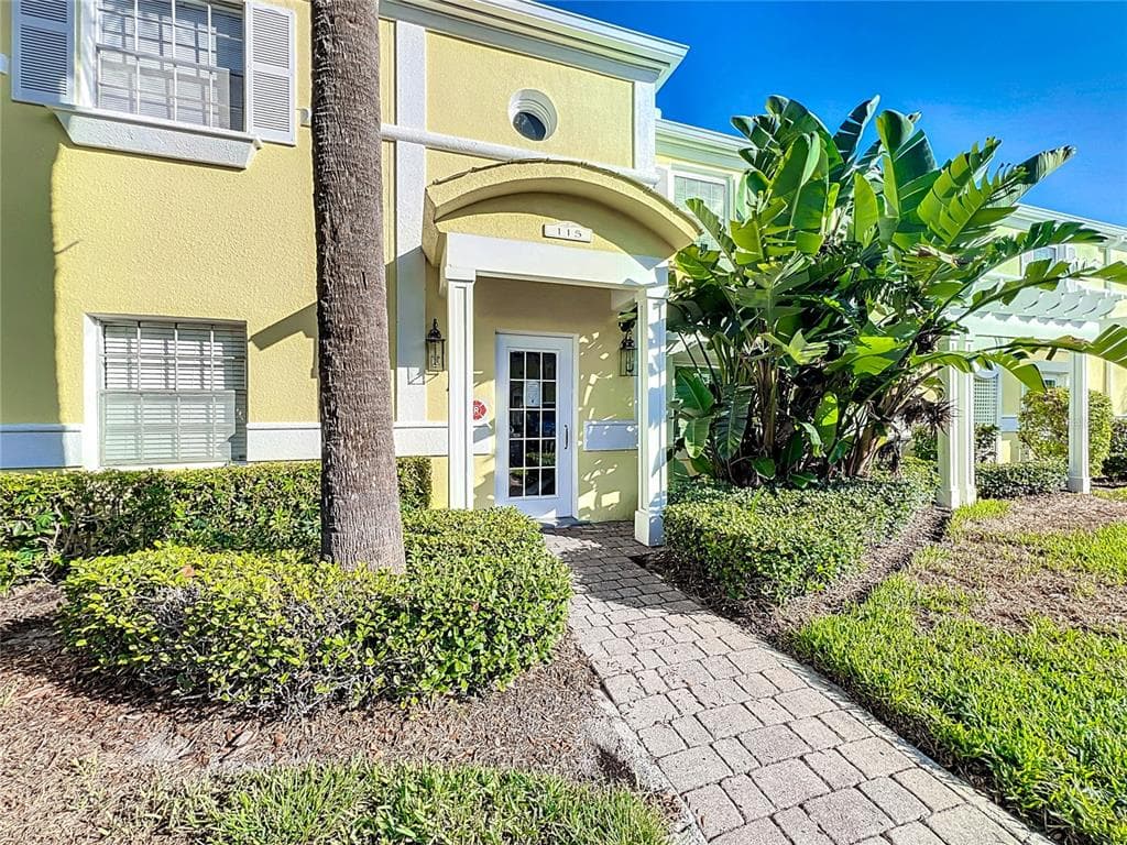 115 POMPANO DRIVE SE UNIT A ST PETERSBURG, FL 33705