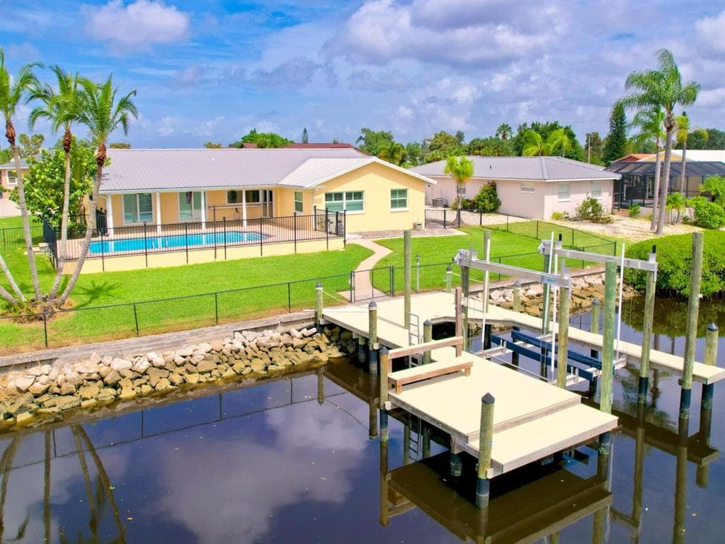 916 EAGLE LANE APOLLO BEACH, FL 33572