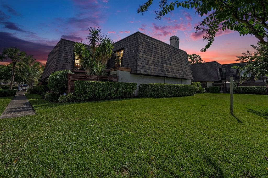 15348 E POND WOODS DRIVE TAMPA, FL 33618