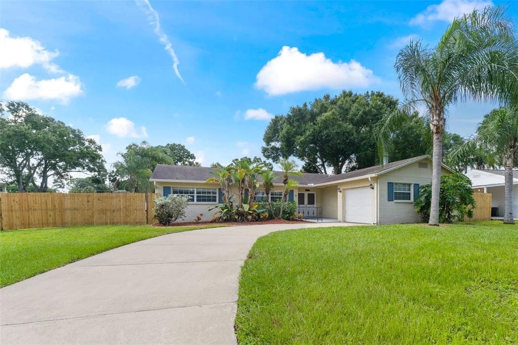 8402 BEDFORD LANE TAMPA, FL 33615