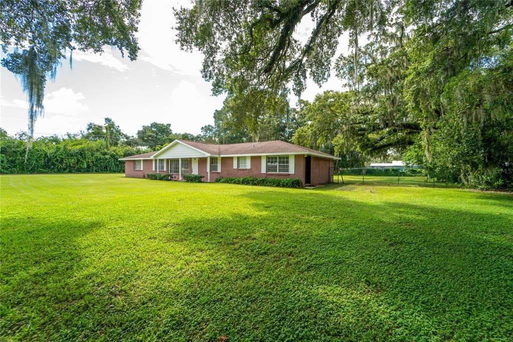 2933 STEARNS ROAD VALRICO, FL 33596