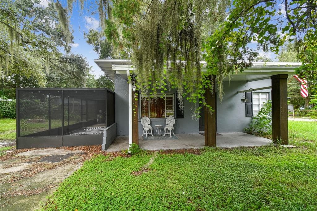 1816 E JUNEAU STREET TAMPA, FL 33604