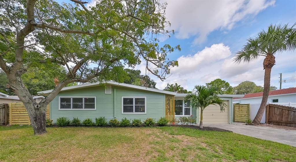 6407 PELICAN DRIVE S ST PETERSBURG, FL 33707