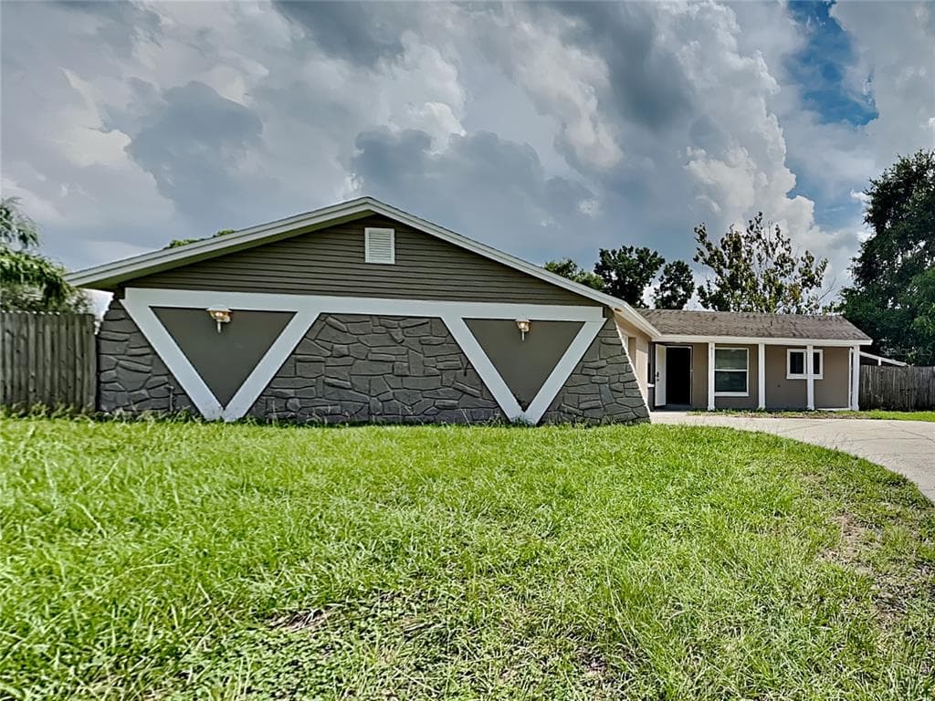 817 VALLEY HILL DRIVE BRANDON, FL 33510