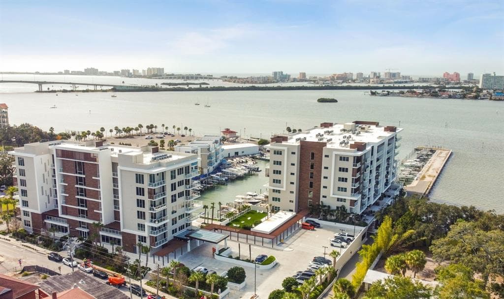 920 N OSCEOLA AVENUE UNIT 304 CLEARWATER, FL 33755