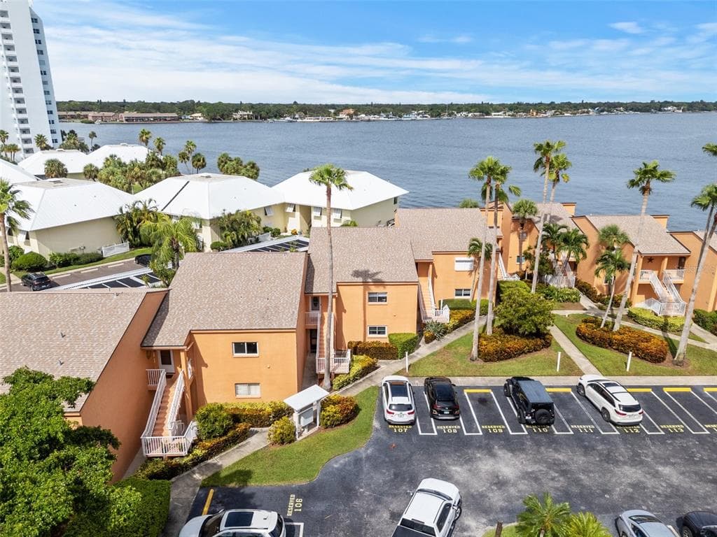 7400 SUNSHINE SKYWAY LANE S UNIT 106 ST PETERSBURG, FL 33711