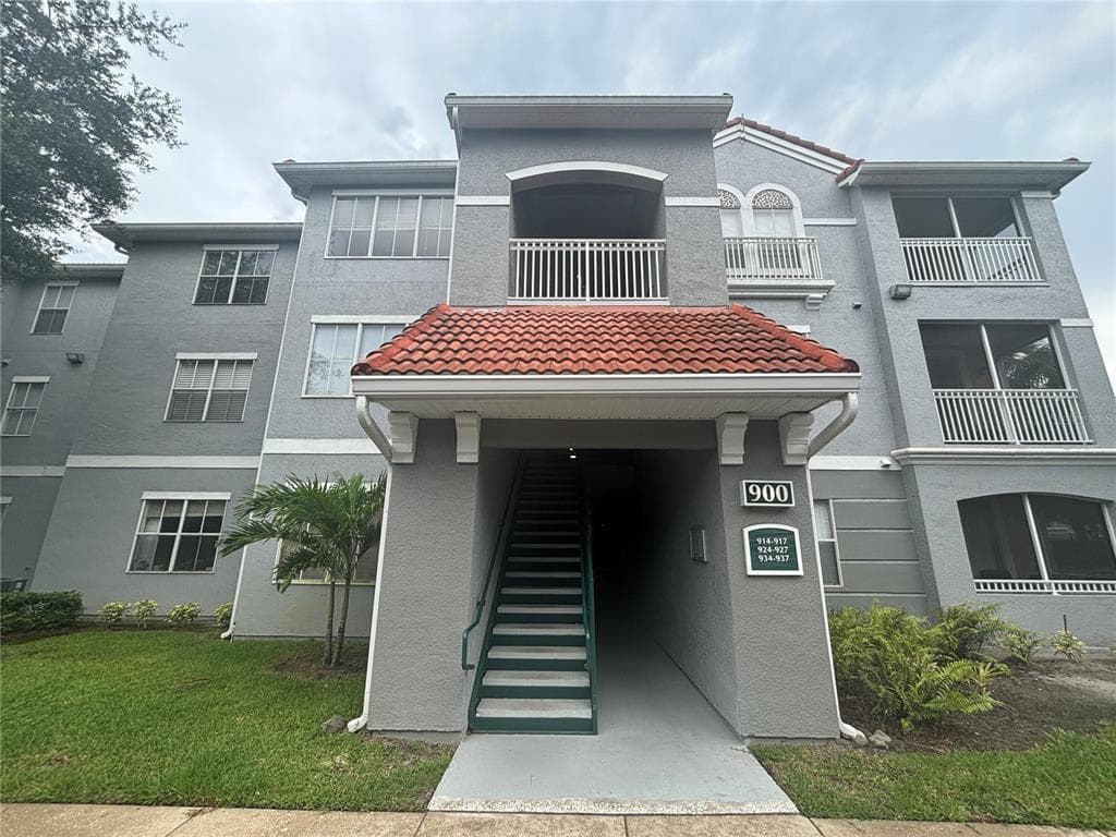 18001 RICHMOND PLACE DRIVE UNIT 914 TAMPA, FL 33647
