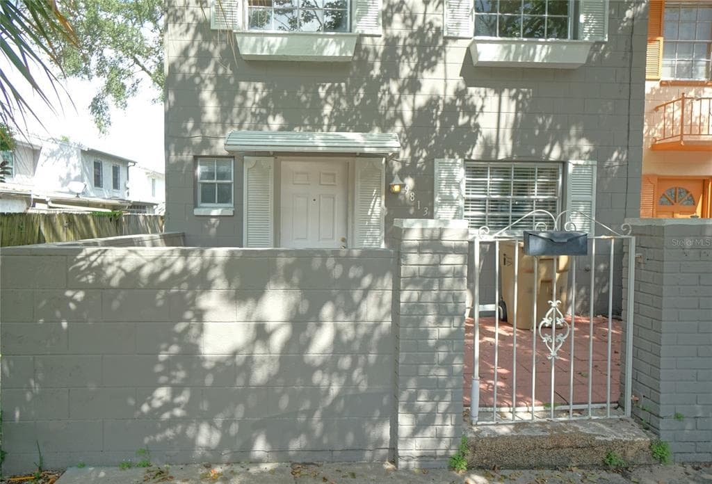 9813 N 52ND STREET TEMPLE TERRACE, FL 33617