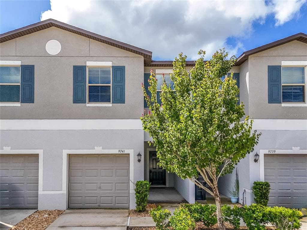 9741 PEMBROOKE PINES DRIVE SUN CITY CENTER, FL 33573