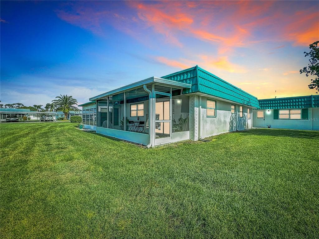205 KINGS BOULEVARD UNIT 52 SUN CITY CENTER, FL 33573