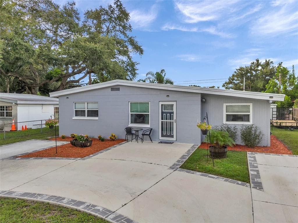 8957 91ST TERRACE SEMINOLE, FL 33777