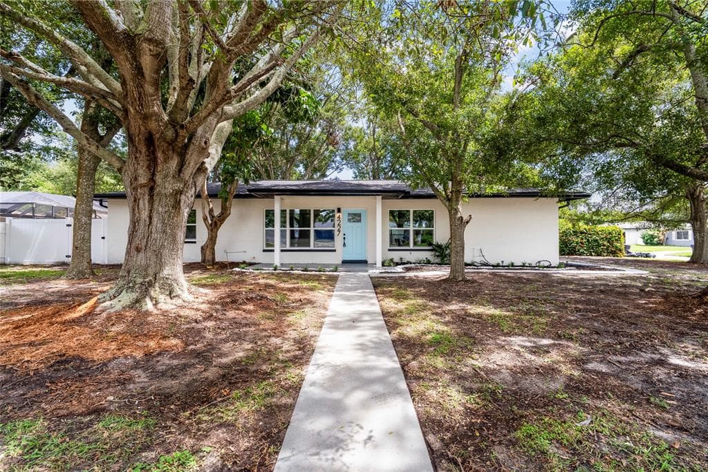 4227 YARDLEY AVENUE N ST PETERSBURG, FL 33713