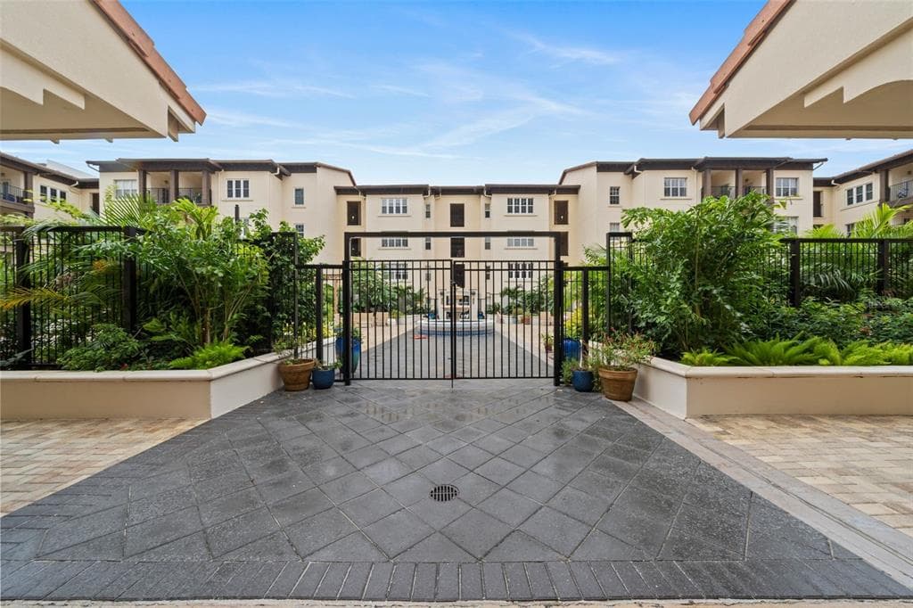 200 4TH AVENUE S UNIT 407