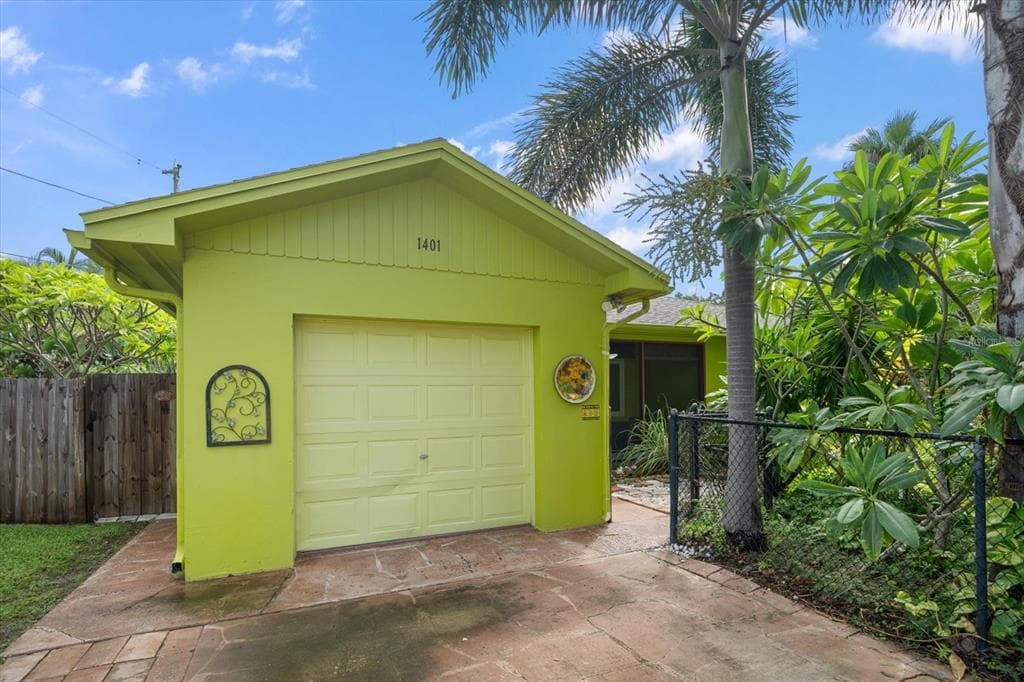 1401 BAY PALM BOULEVARD INDIAN ROCKS BEACH, FL 33785