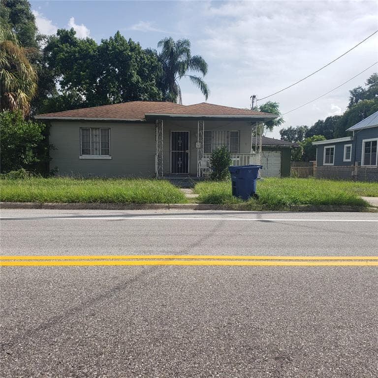 1013 E LAKE AVENUE TAMPA, FL 33605