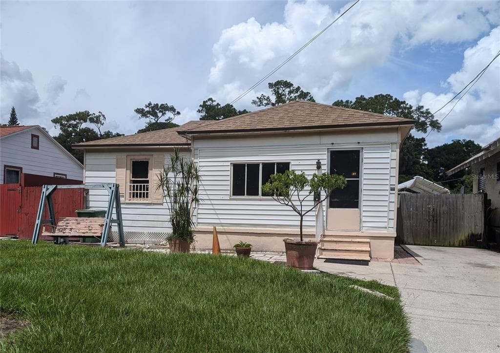 2016 ELMWOOD AVENUE TAMPA, FL 33605