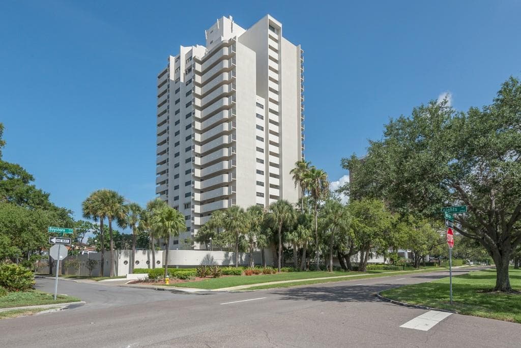 4141 BAYSHORE BOULEVARD UNIT 1702 TAMPA, FL 33611