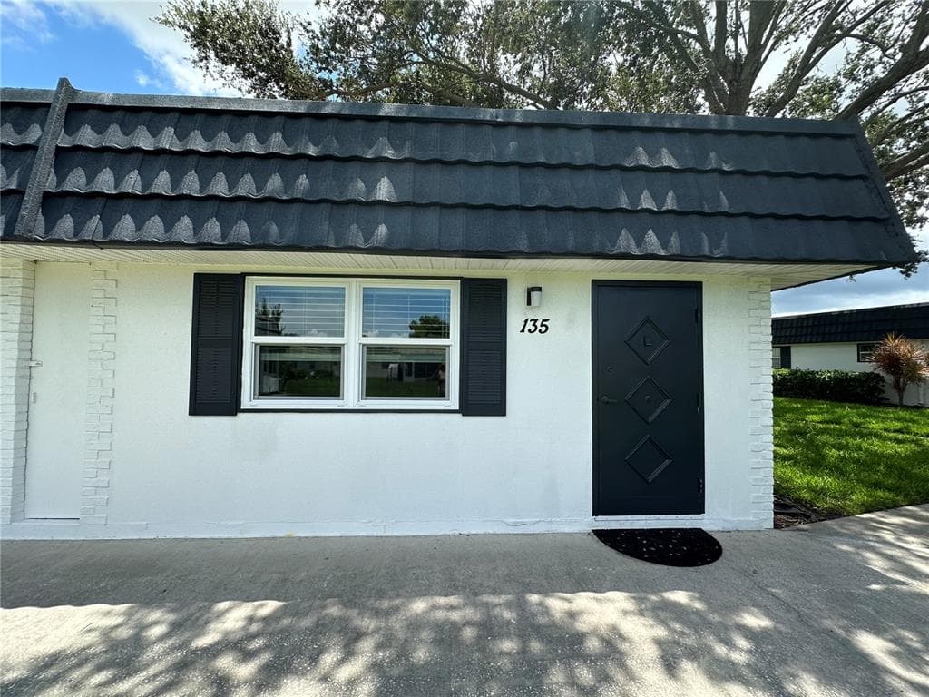301 KINGS BOULEVARD UNIT 135 SUN CITY CENTER, FL 33573