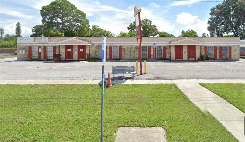 1060 62ND AVENUE S ST PETERSBURG, FL 33705