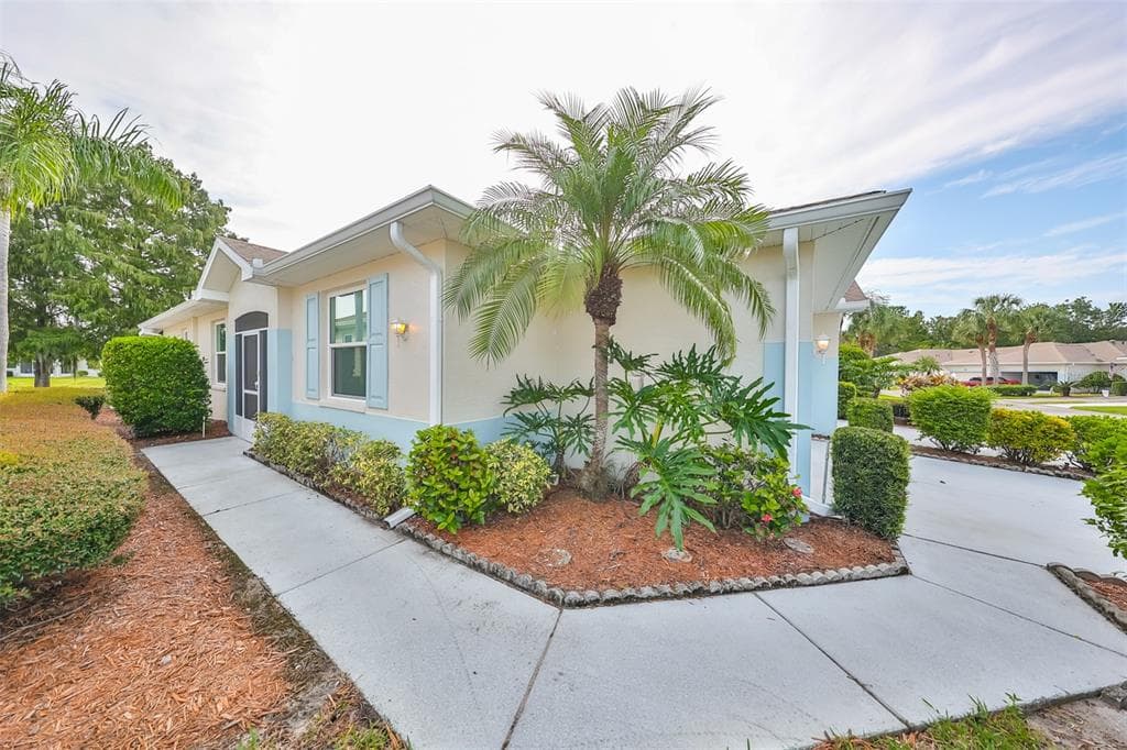 762 TREMONT GREENS LANE UNIT 128 SUN CITY CENTER, FL 33573