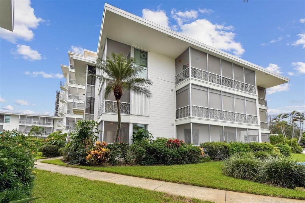 1024 N SHORE DRIVE NE UNIT 6 ST PETERSBURG, FL 33701