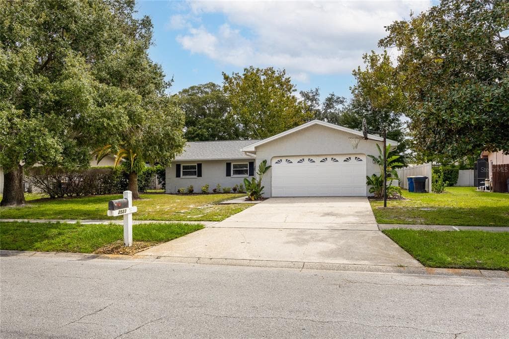 2523 CYPRESS BEND DR W CLEARWATER, FL 33761