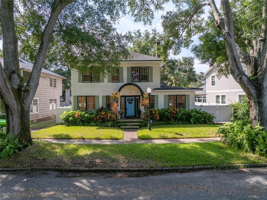 2360 WOODLAWN CIRCLE E ST PETERSBURG, FL 33704