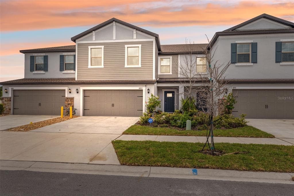 8205 CORNER PINE WAY NEW PORT RICHEY, FL 34655
