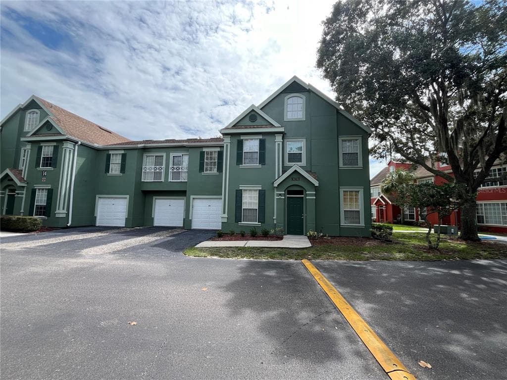 9270 LAKE CHASE ISLAND WAY UNIT 9270 TAMPA, FL 33626