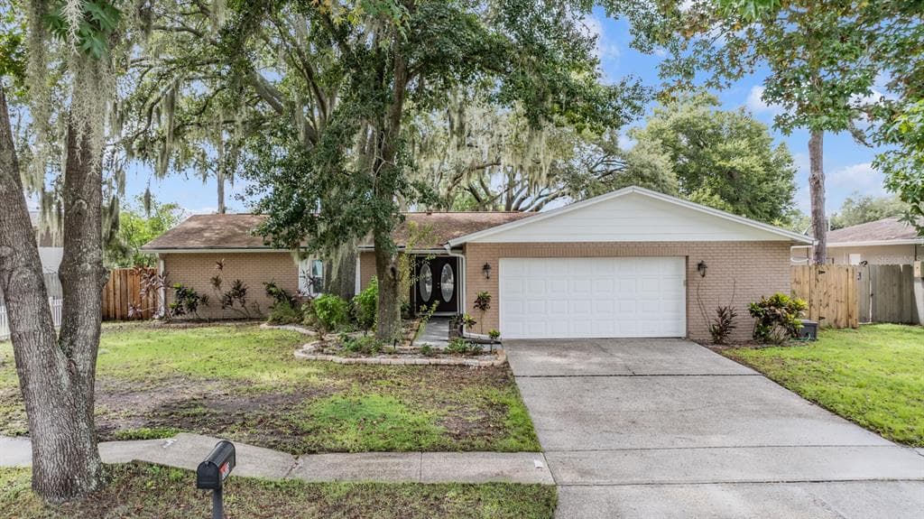 3809 ORANGEPOINTE ROAD VALRICO, FL 33596